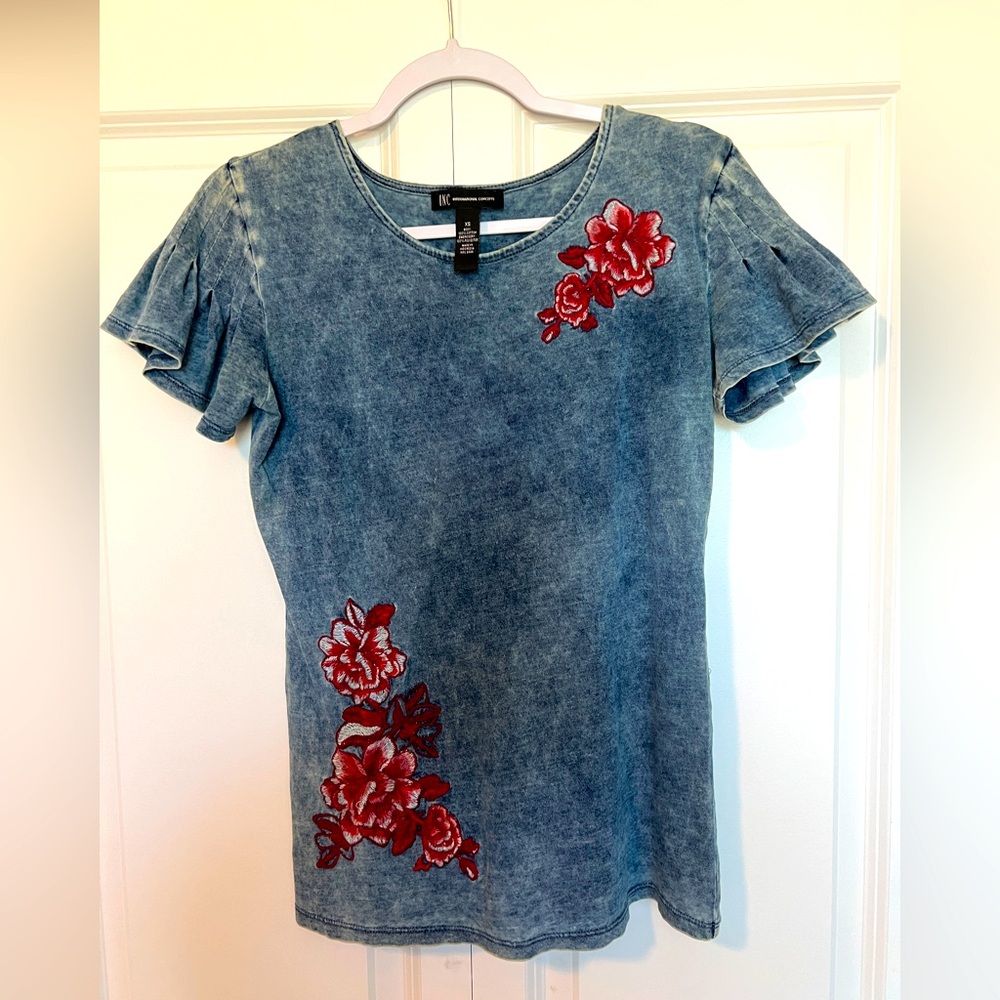 Women’s INC bluesh tones shirt with red roses shirt.